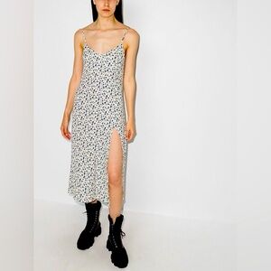 Reformation midi dress size 6 New without tags. Selling as too small for me